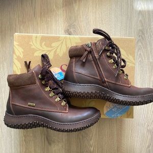 Sofft waterproof leather hiking boots
